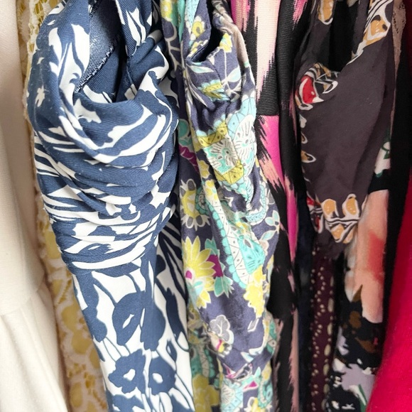 Resellers Mystery Box - Bundle of Women’s Resale Clothing - 5lbs - Picture 13 of 15